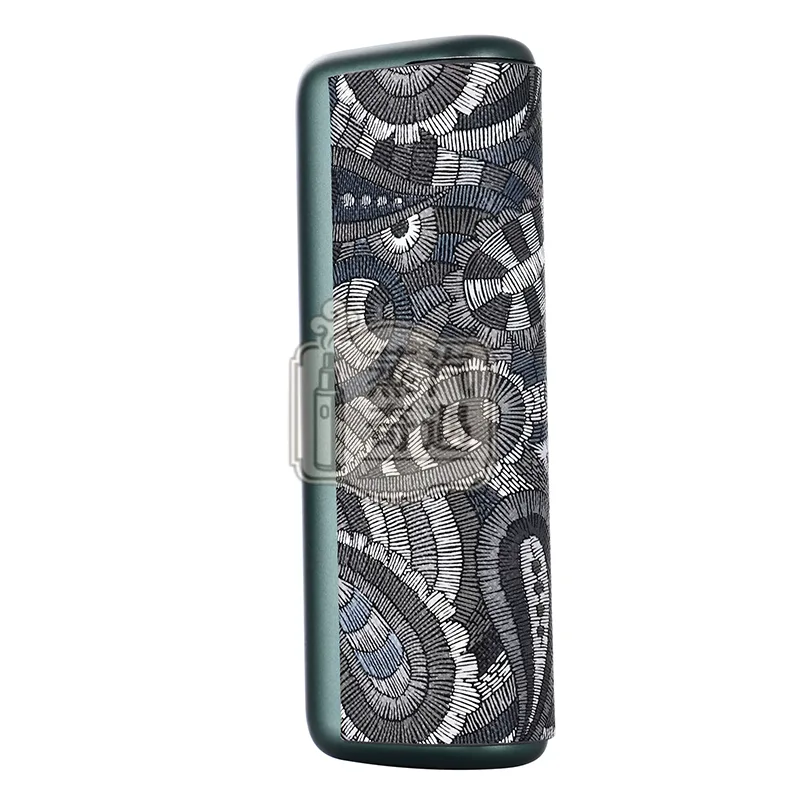 IQOS ILUMA PRIME腰果花紋PU皮革保護套 黑色款裝機特寫