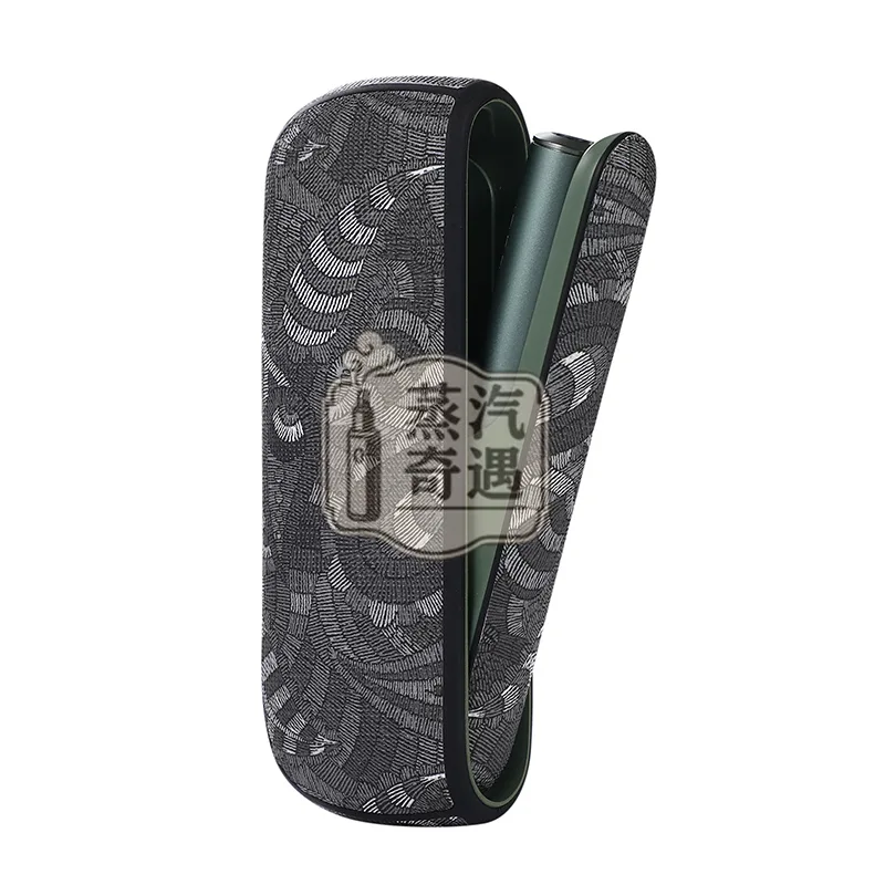 IQOS ILUMA 腰果花紋PU皮革保護套黑色款特寫圖