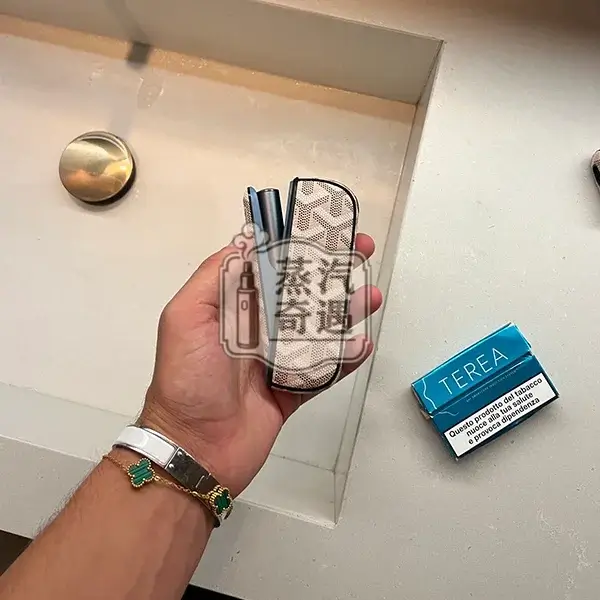 【黑色/紅色/綠色/白色】IQOS ILUMA I專用PU皮革+TPU保護殼附側蓋 高質感箭頭花紋 防摔防刮 IQOS保護套現貨